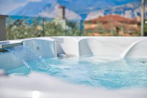 a jacuzzi tub with water pouring into it at Casa Titi in Malcesine