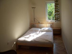 Cama o camas de una habitación en Möbius Apartman