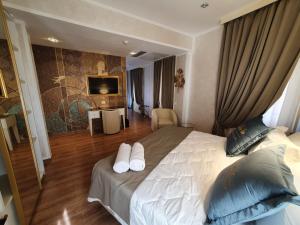 Postel nebo postele na pokoji v ubytování Amsterdam Suite Hotel & SPA