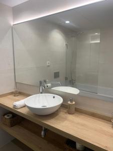 Kúpeľňa v ubytovaní Calma S'Alguer Luxury Beach Apartment