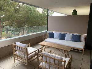 Balkón alebo terasa v ubytovaní Calma S'Alguer Luxury Beach Apartment