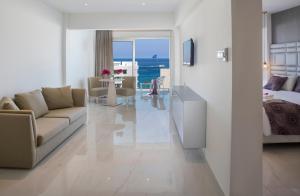 Posezení v ubytování Tsokkos Protaras Beach Hotel
