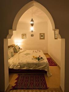 a bedroom with a bed in an arch way at Riad Cherihane in Marrakesh