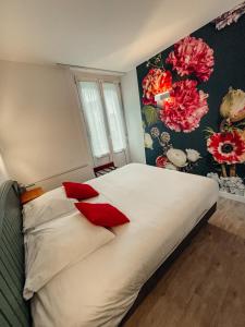 Postel nebo postele na pokoji v ubytování Garden Hotel Rennes Centre Gare