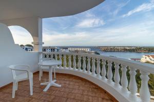 a balcony with a view of the ocean at Apartamento CastellSol 102 in Arenal d'en Castell