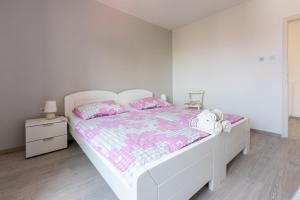 Ein Bett oder Betten in einem Zimmer der Unterkunft House Milenka