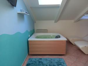 a jacuzzi tub in the middle of a room at Hotel Kursaal in Passignano sul Trasimeno