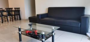 Landmark Residence 2 Service Apartment 5min to MRT 20min to KL的休息区