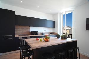 Kuhinja ili čajna kuhinja u objektu Sognu di Matteu - Bel appartement entièrement climatisé - vue mer, vieux port Bastia