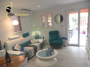 a living room with a couch and a table at Villa Bleu de Mer - Village Balnéaire San Cyprianu in Lecci