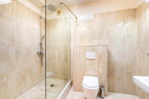 Ένα μπάνιο στο Templová - Old Town Large Apartment with Terrace