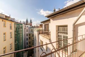 Μπαλκόνι ή βεράντα στο Templová - Old Town Large Apartment with Terrace +22 φωτογραφίες