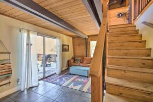 Gallery image of Cozy Big Bear Cabin with Deck, Grill and Mtn View in Big Bear City