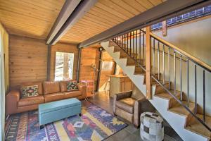 Gallery image of Cozy Big Bear Cabin with Deck, Grill and Mtn View in Big Bear City