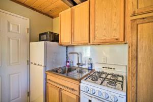 Gallery image of Cozy Big Bear Cabin with Deck, Grill and Mtn View in Big Bear City