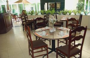 a dining room with a table and chairs in a restaurant at Real de Minas San Luis Potosi in San Luis Potosí