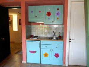 A kitchen or kitchenette at Polytropon Apartments