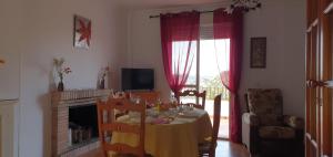 a dining room with a table and a fireplace at Alojamiento Rural El Respiro "Brisa" in Benaocaz