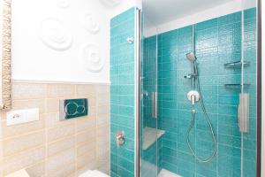 A bathroom at CASA AZUL - Boutique Apartments by Casa del Patio Még 31 kép