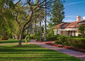 The Beverly Hills Hotel - Dorchester Collection外面的花园