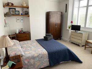 a bedroom with a bed and a desk with a computer at No Car Needed in Christchurch