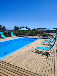 Bazén v ubytování La Tribu Ecolodge y Camping nebo v jeho okolí