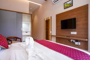 Postel nebo postele na pokoji v ubytování THRILL HOLIDAYS MUNNAR