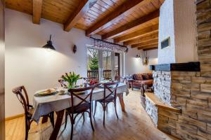 Khu vực ghế ngồi tại Holiday home Riverside