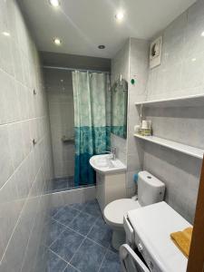 a bathroom with a toilet and a shower and a sink at SUSHI metro WiFi 500 MBs, 70’TV Netflix AppleTV+ in Warsaw +32 photos