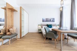 a bedroom with a bed and a table and chairs at Ferienapartments am Krusespeicher Ferienapartments am Krusespeicher 0-01 in Wismar