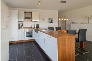 Köök või kööginurk majutusasutuses NordseeResort Friesland NordseeResort Friesland 51-2-S