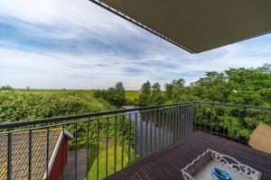 Rõdu või terrass majutusasutuses NordseeResort Friesland NordseeResort Friesland 52-2-N