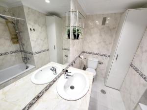 Kúpeľňa v ubytovaní Apartamento Torre de la Roca Actual