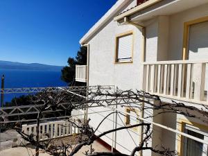 Fotografia z galérie ubytovania Holiday villa Gojko in Omis - Stanici with sea view v Omise
