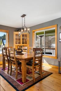 a dining room with a wooden table and chairs at WANDER INN, 4 Bedroom 2 Bath, 5 Min to Downtown, Custom Home in Leavenworth