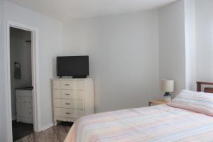Ένα ή περισσότερα κρεβάτια σε δωμάτιο στο Ocean view, 1BR, 2BA Condo, St Regis 1214, Topsail, NC +34 φωτογραφίες