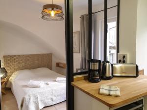 Postel nebo postele na pokoji v ubytování Appartements de l'Eglise