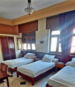 Postel nebo postele na pokoji v ubytování Hôtel National