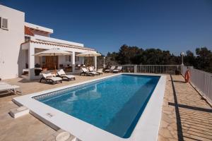 Bazén v ubytování Villa Es Socorrat nebo v jeho okolí