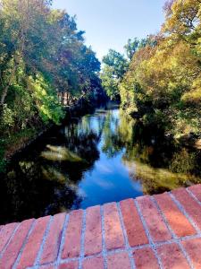 a view of a river from a brick ledge at Studio Muret atypique in Muret