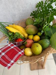 a basket of fruit and vegetables on a table at Le refuge privatif de Julie in Basse-Pointe