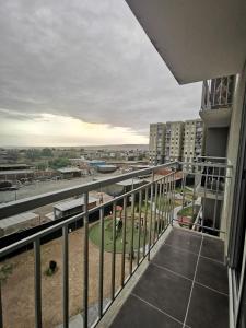 a balcony with a view of a city at Departamento amoblado en condominio - 5to piso in Tacna