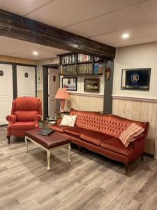 a living room with a couch and a chair at Hébergement La Belle Époque in Saint Come