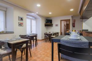 Restoran atau tempat lain untuk makan di Hotel y Apartamentos La Lonja