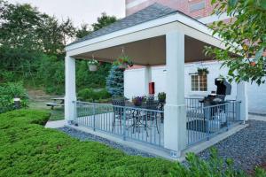 a gazebo with a table and chairs at Sonesta Simply Suites Boston Burlington in Burlington