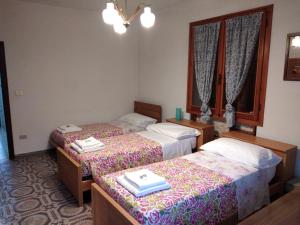 A bed or beds in a room at Appartamento Degli Dei (Affittacamere)