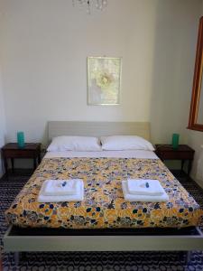 A bed or beds in a room at Appartamento Degli Dei (Affittacamere)