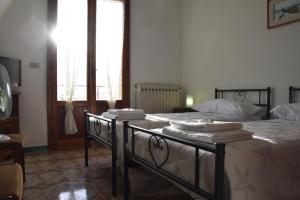 A bed or beds in a room at Appartamento Degli Dei (Affittacamere)