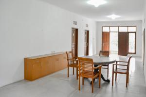 Posezení v ubytování Bumi Ciboled Mitra RedDoorz near Gerbang Tol Pamulihan
