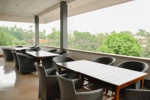 Restaurace v ubytování Bumi Ciboled Mitra RedDoorz near Gerbang Tol Pamulihan
